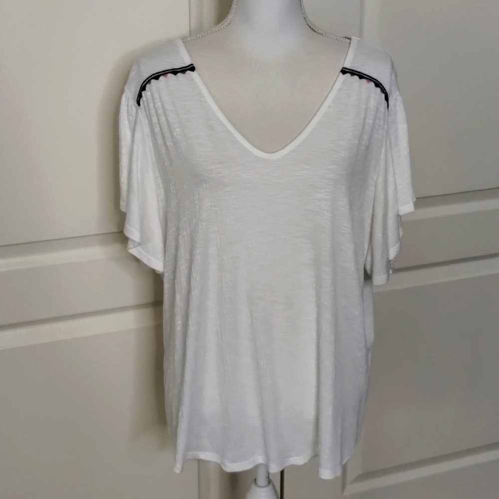 COMO Vintage women's large white textured v-neckline flowy sleeve blouse